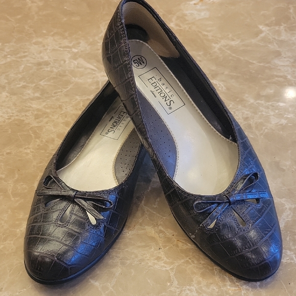 Basic Editions Dark Brown Faux Croc Leather Flats M, 5W - Picture 1 of 16